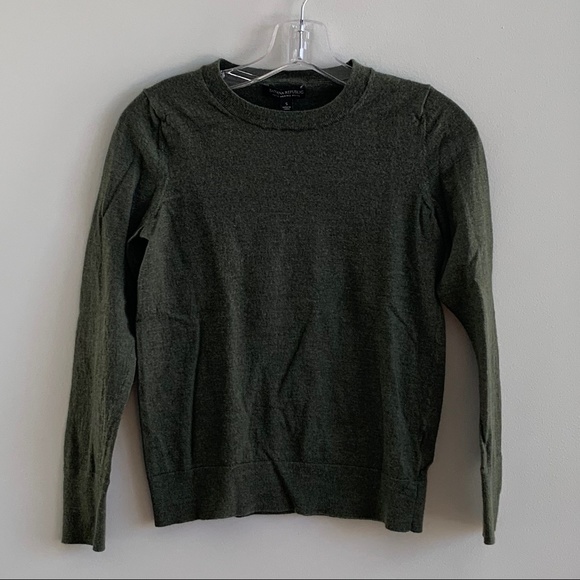 Banana Republic Sweaters - Banana Republic Merino Wool Sweater Green